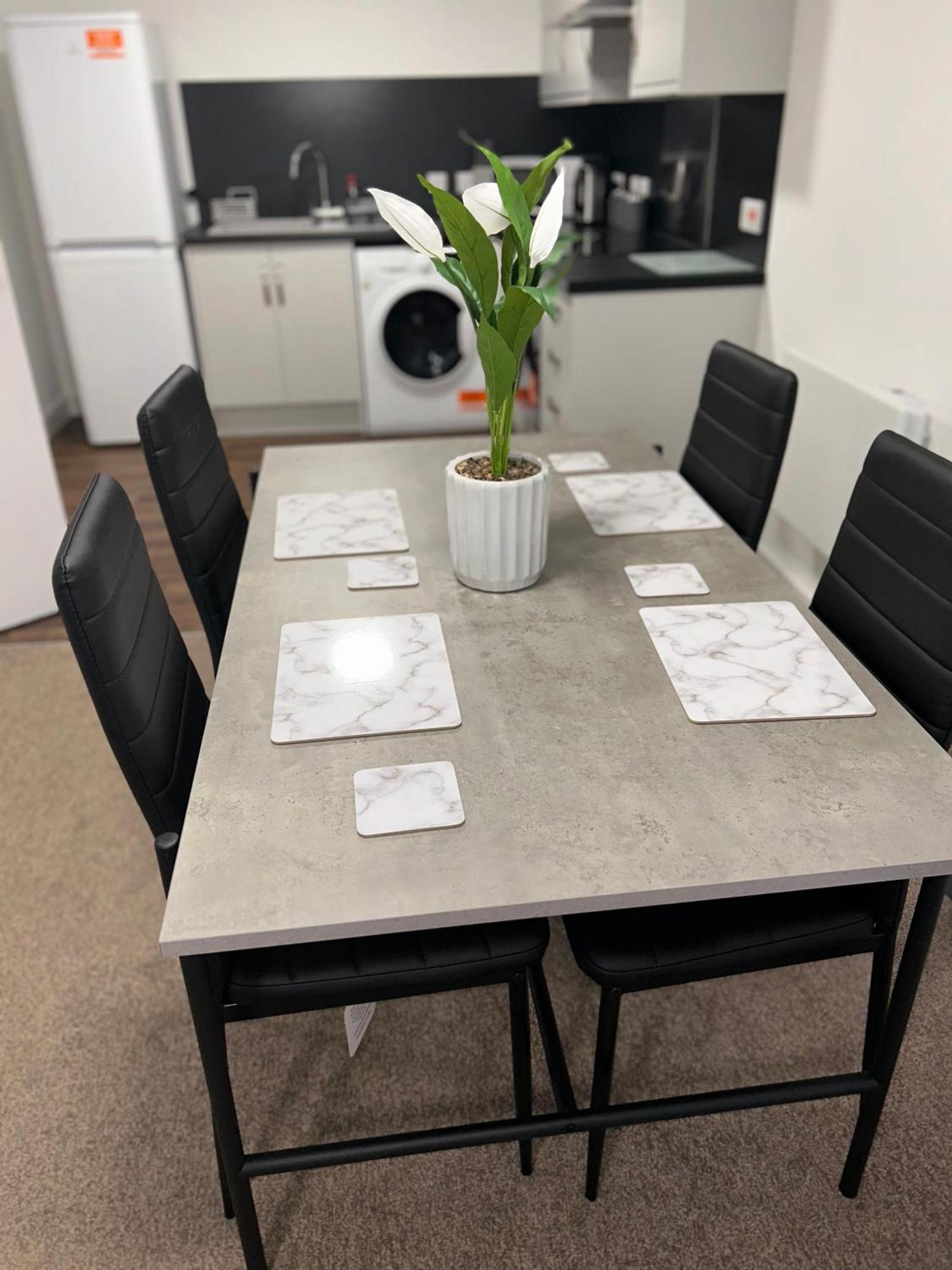 Failsworth Luxury Apartment With Free Parking By Daley Stays 맨체스터 외부 사진